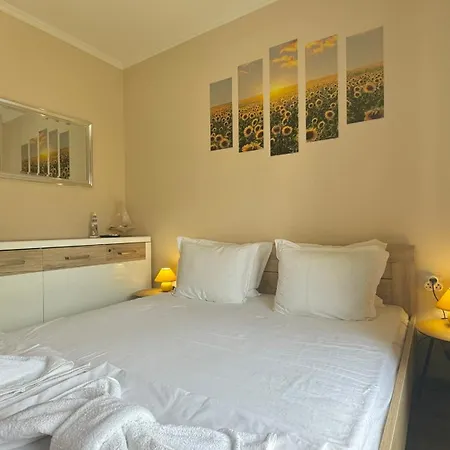 Bratanov Vip Vision Апартаменти